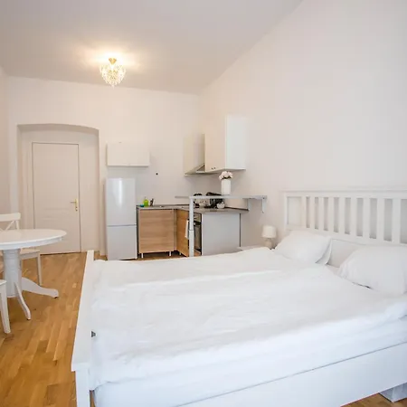 Bright Letna Apartment Prague